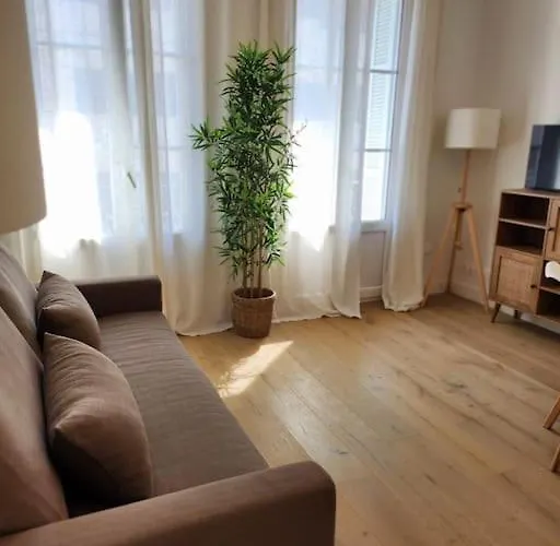 Fac St Jean D'angely Apartment Nice